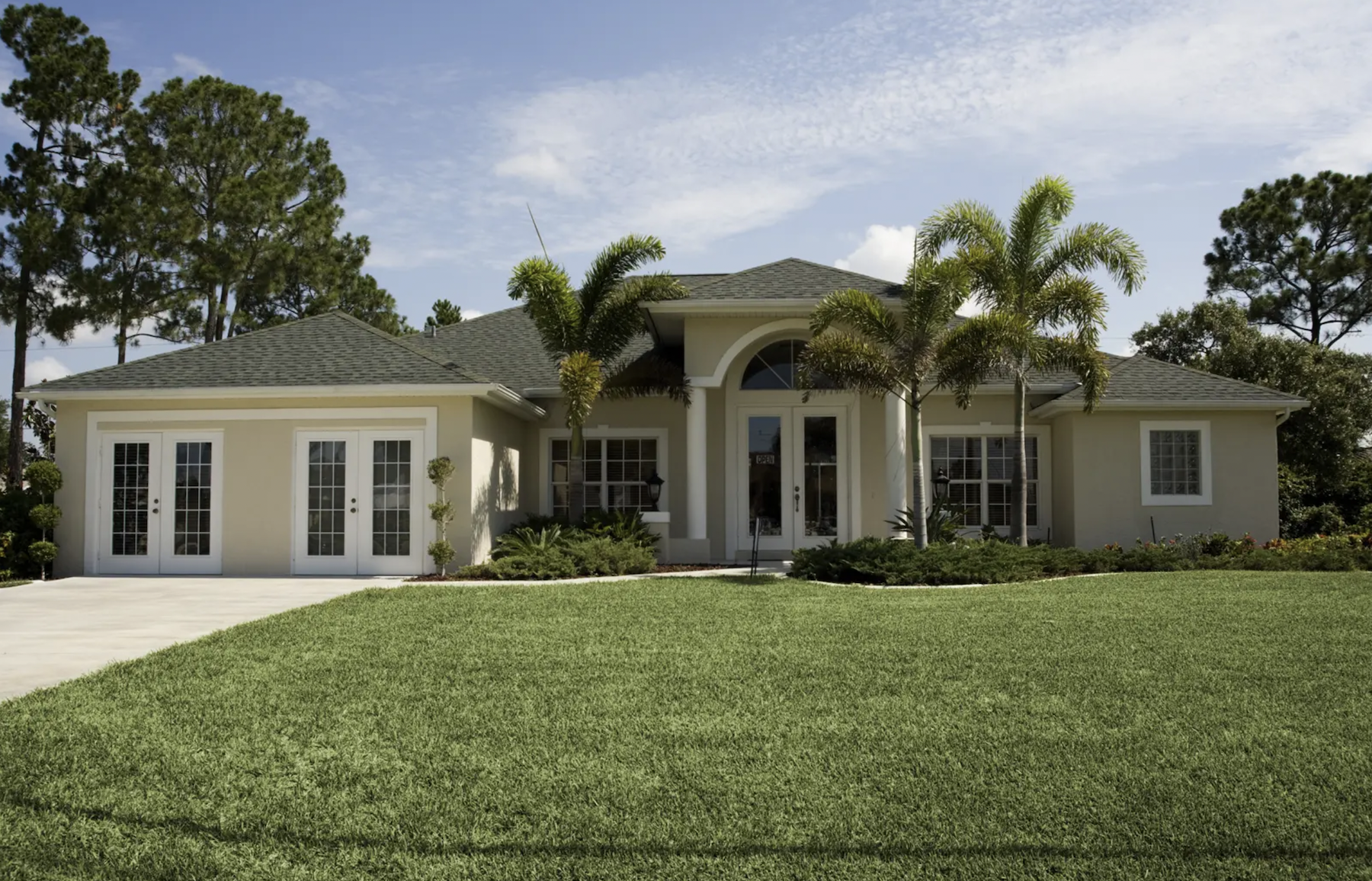 florida home with beautiful lawn